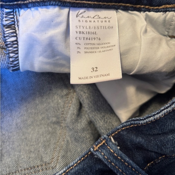 KanCan -  Kurvy Mid-Rise Flare Dark Blue Jeans. Size 32. Cotton/Poly/Spandex - Picture 4 of 13